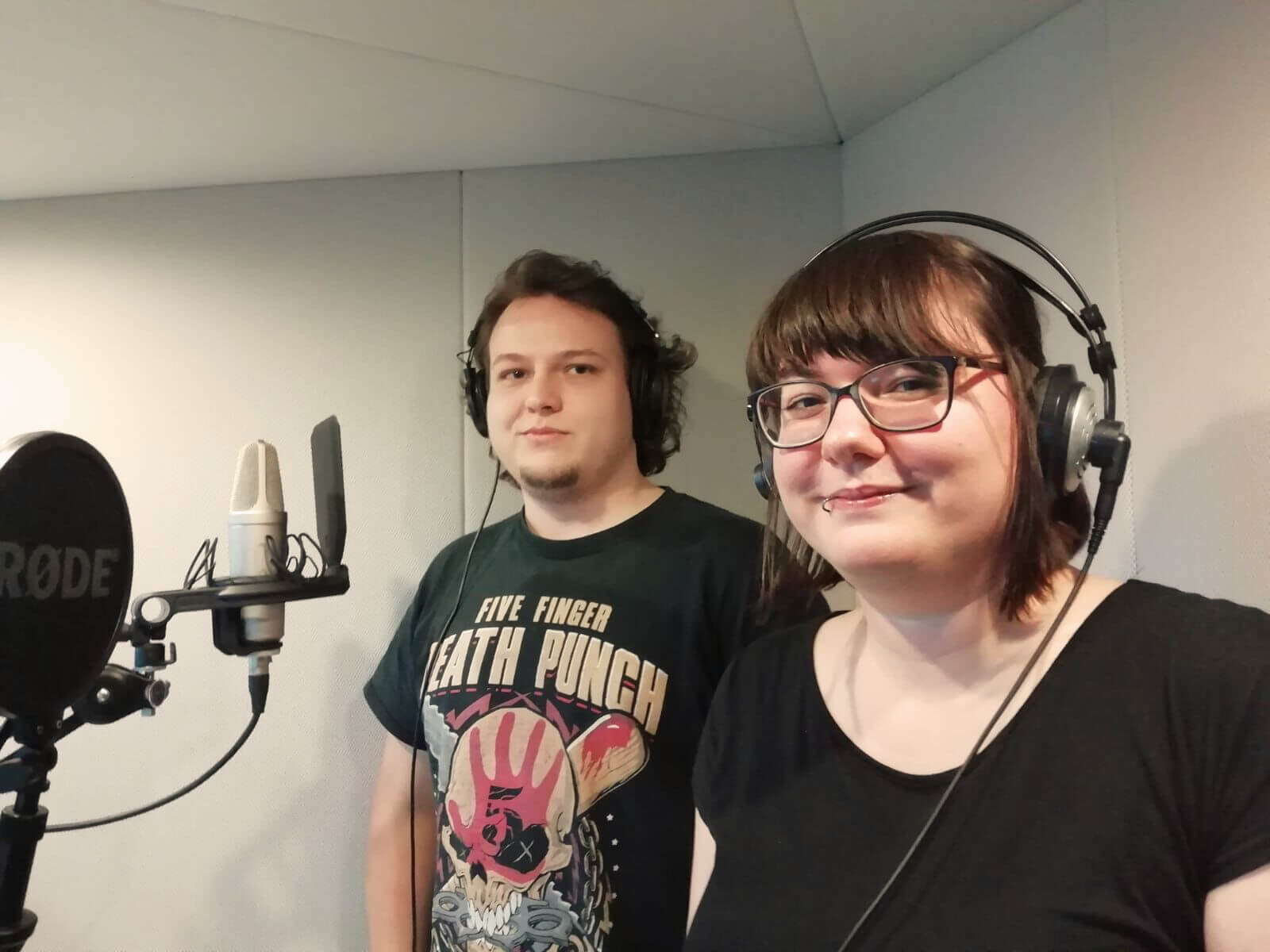 Tore und Amelie im Tonstudio